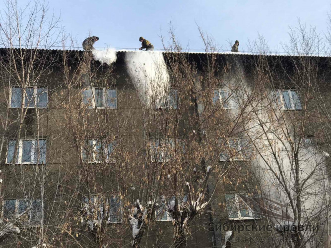 Ochistka-kryshi-ot-snega